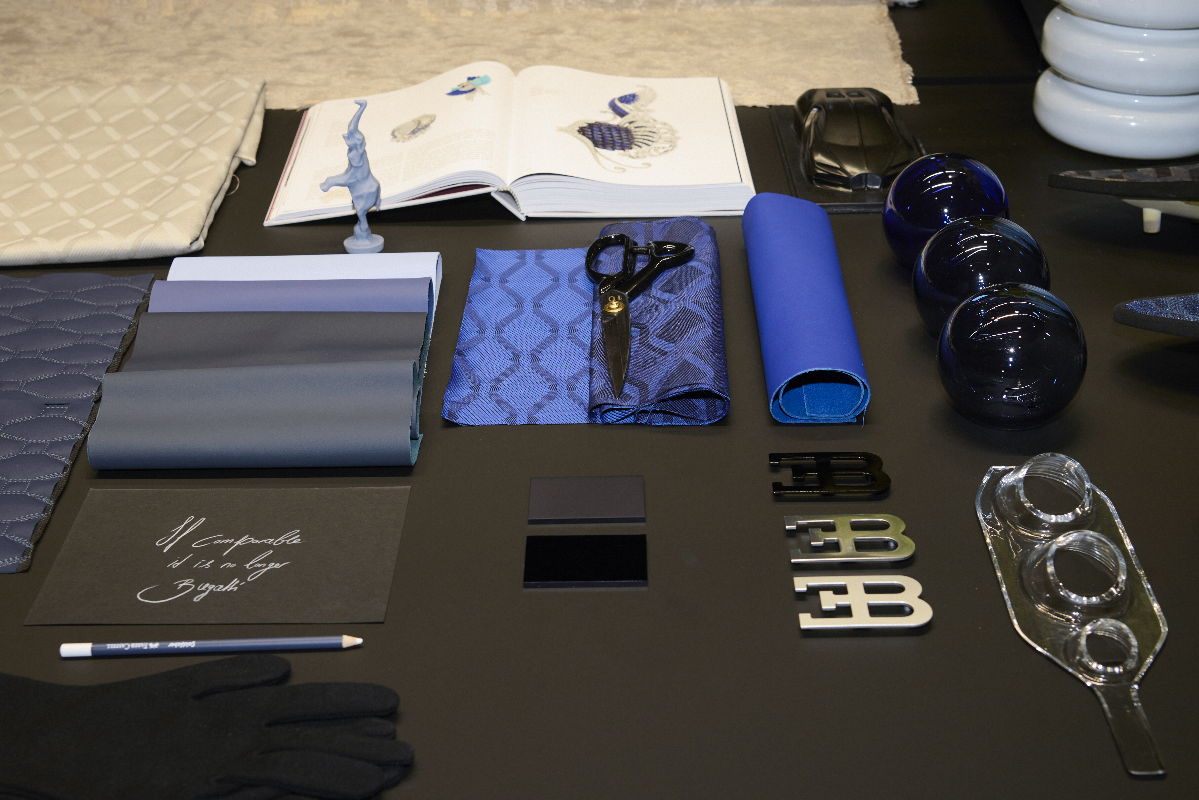 Die Materialphilosophie von Bugatti bleibt unverändert: Was man sieht, ist das, was man bekommt, und was man bekommt, ist immer echt.